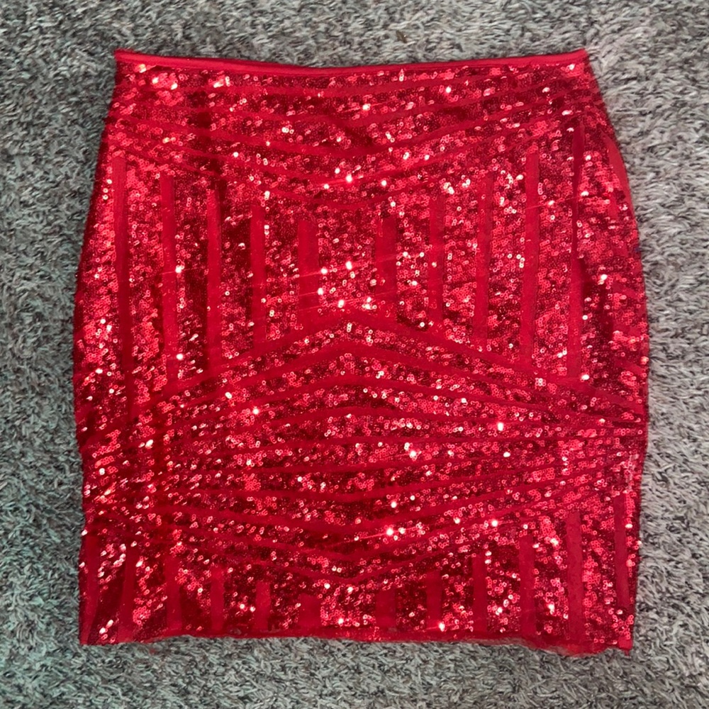 Large Beautiful Red Sequence Two Piece Party Set - image 2